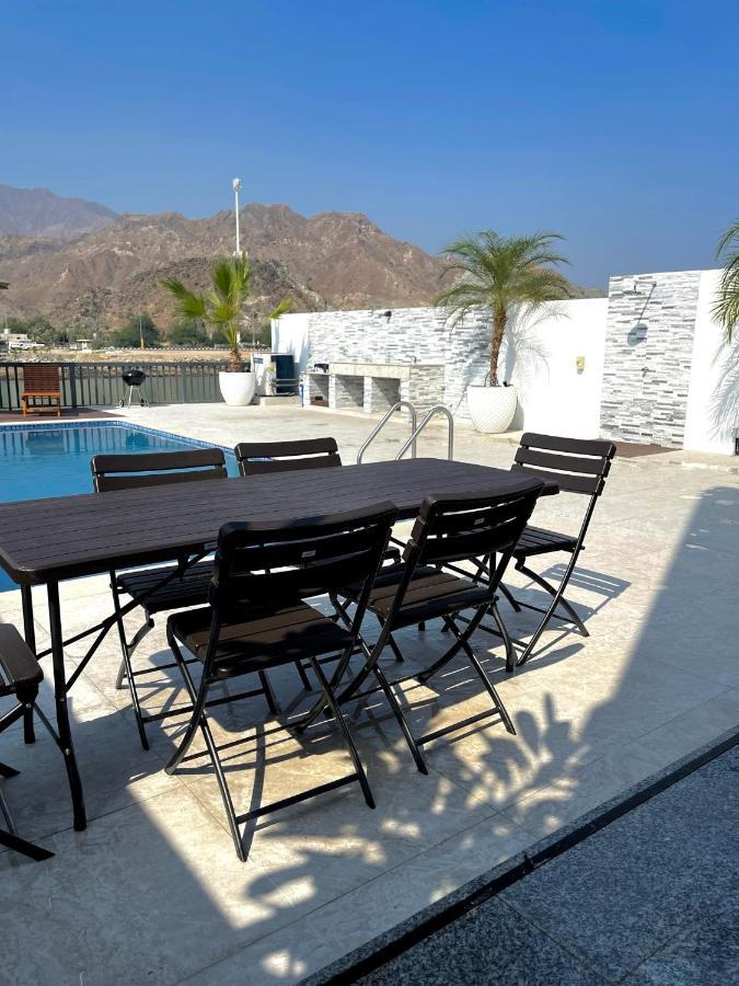 Iconic 4-Bedroom Villa With Pool In Fujairah Palm Exterior photo